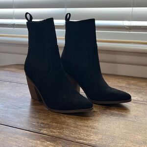 Universal Thread Black Ankle Booties